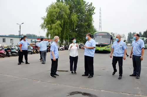 市委常委、宣傳部部長(zhǎng)王飛到我公司 督查全國(guó)文明城市建設(shè)提升工作