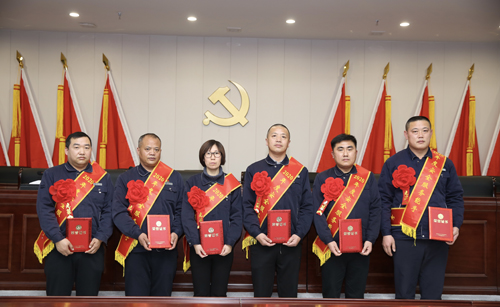 0203 安全服務(wù)能手從左至右依次為 黨萬超、朱學(xué)民、任興芳、王琳汝、周冬偉、王須波.jpg